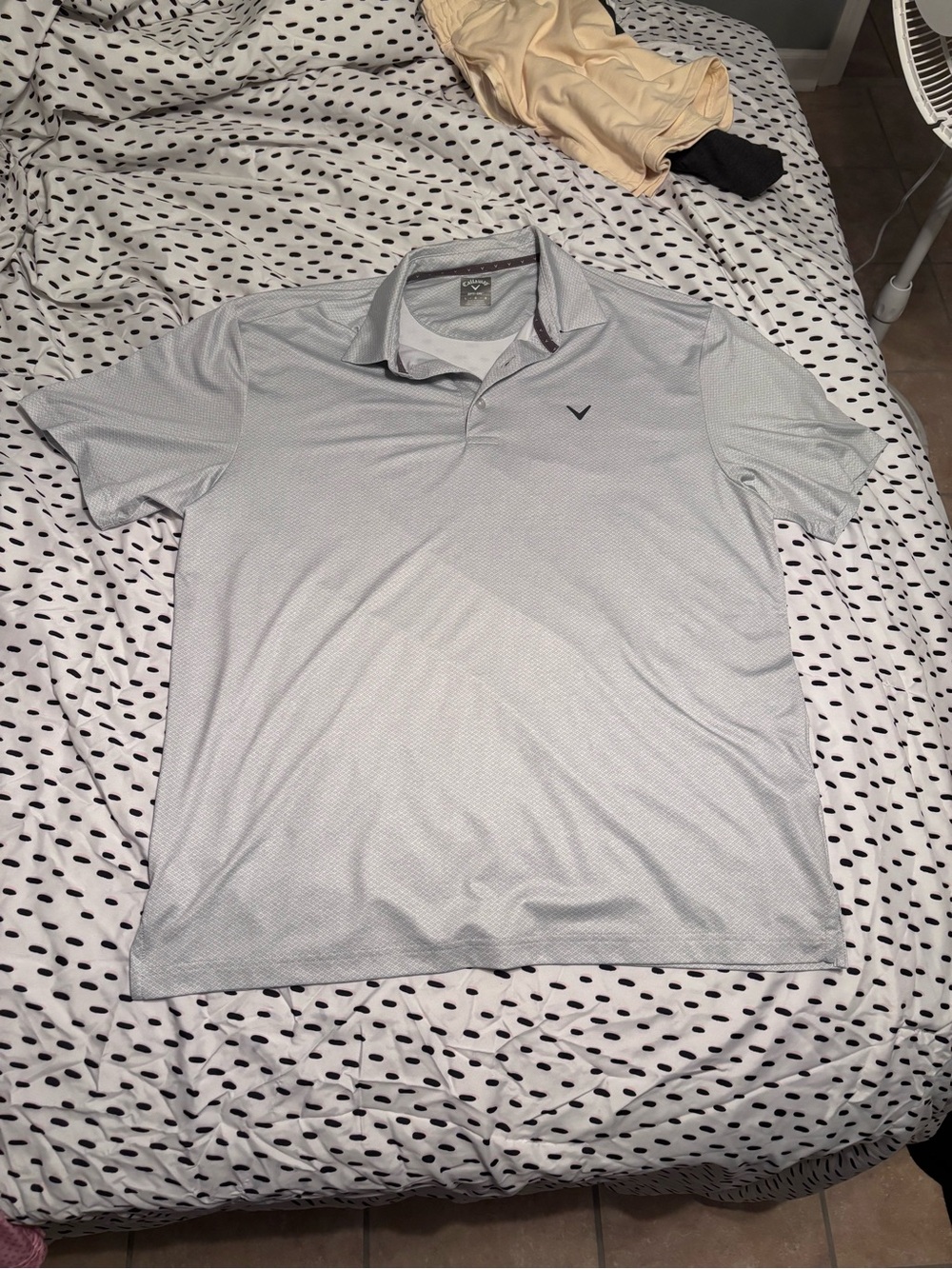 Callaway Men's Light Gray Performance Polo with Subtle Pattern